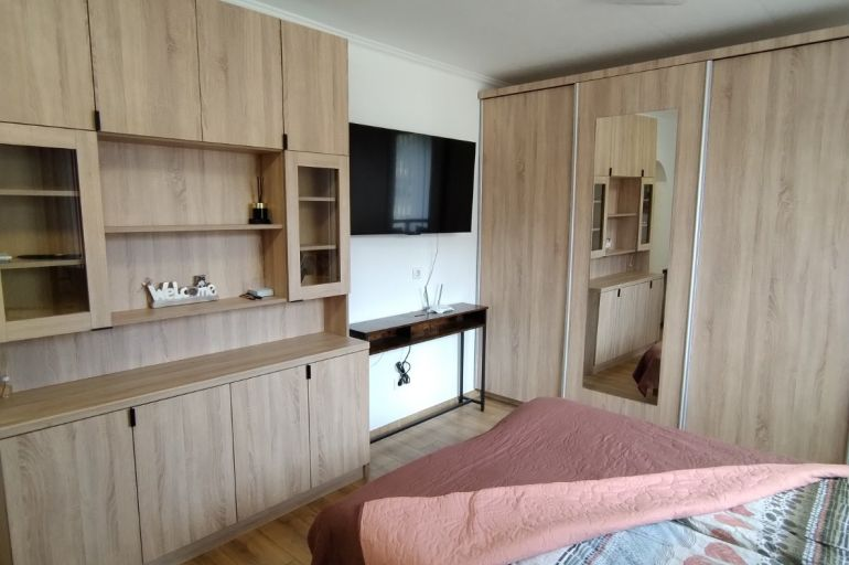 Подредено пространство за багаж и вещи в Studio Prolet